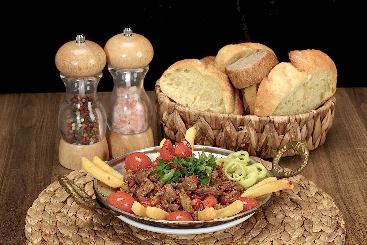 Çoban Kavurma+Pirinç Pilavı+Mevsim Salata