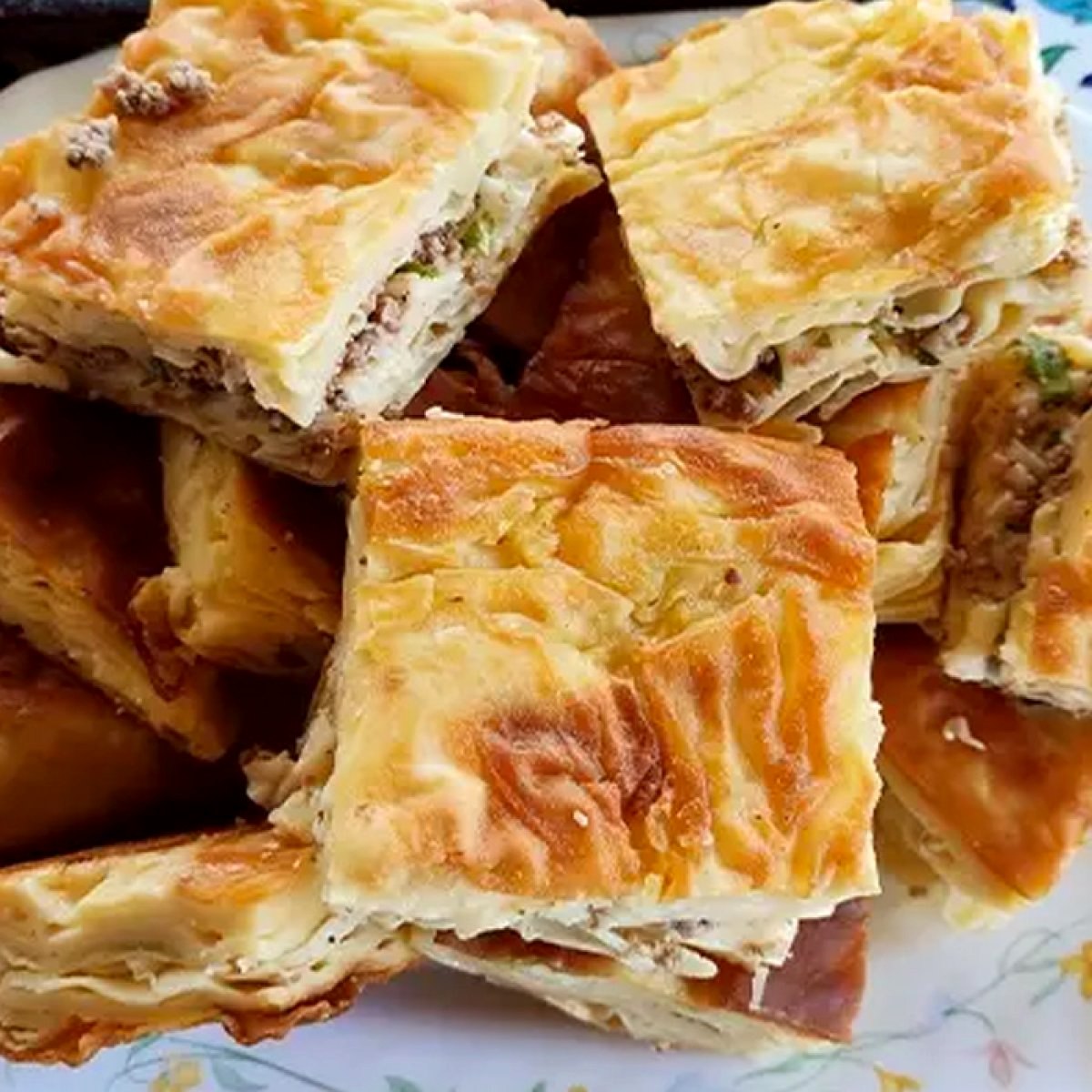 Kıymalı Tepsi Böreği