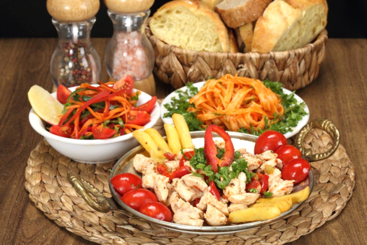 Piliç Sac Kavurma+Napoliten Soslu Tagiletta+Mevsim Salata