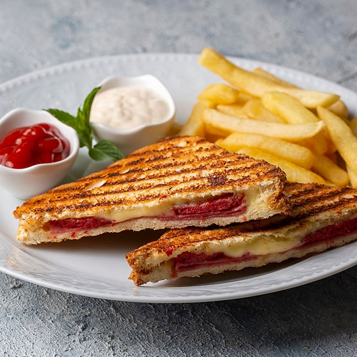 Sucuklu Tost